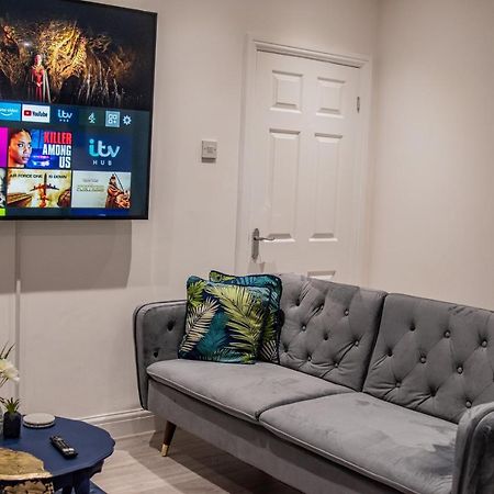 Bv Comfy Spacious 3 Bedroom House At Tatton Street แมนเชสเตอร์ ภายนอก รูปภาพ