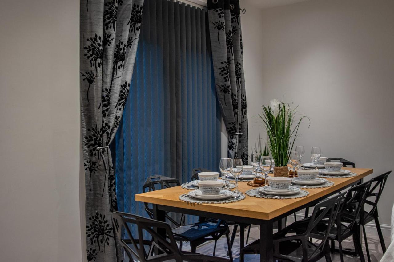 Bv Comfy Spacious 3 Bedroom House At Tatton Street แมนเชสเตอร์ ภายนอก รูปภาพ