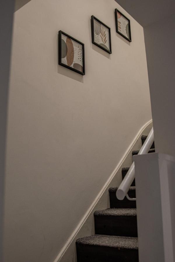 Bv Comfy Spacious 3 Bedroom House At Tatton Street แมนเชสเตอร์ ภายนอก รูปภาพ