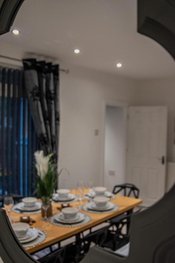 Bv Comfy Spacious 3 Bedroom House At Tatton Street แมนเชสเตอร์ ภายนอก รูปภาพ